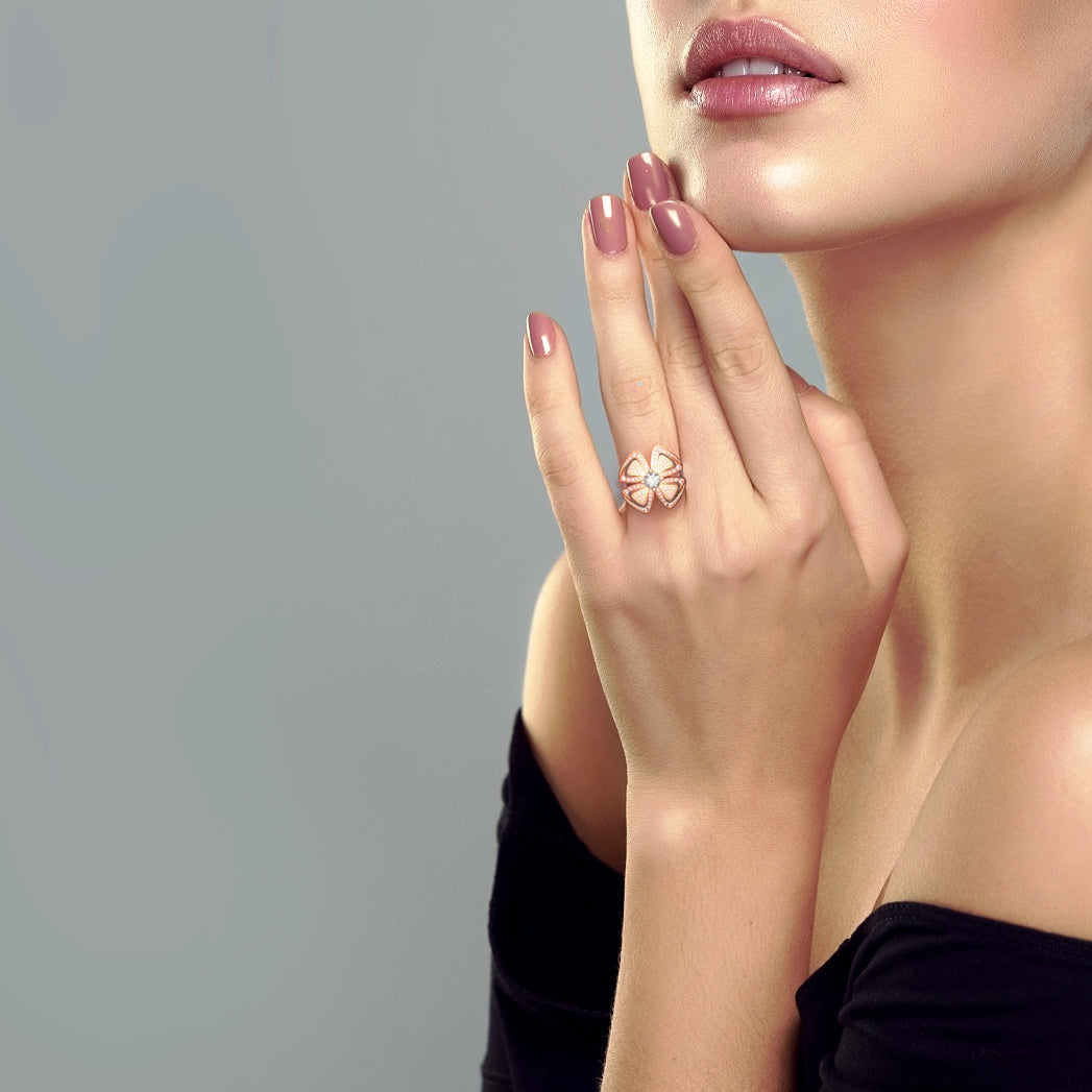 Flower of life Trilogy Ring Noemi Diamonds