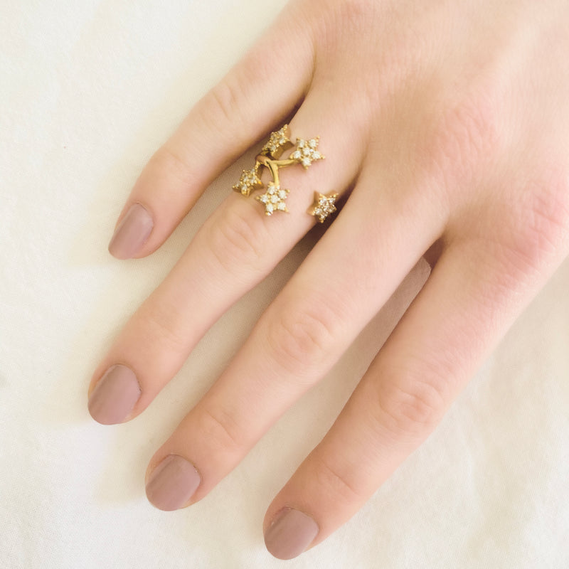 Anello con diamante schiacciato
